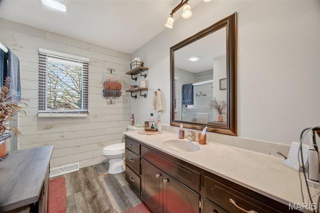 22762 Post Oak Lane, Lebanon, MO 65536