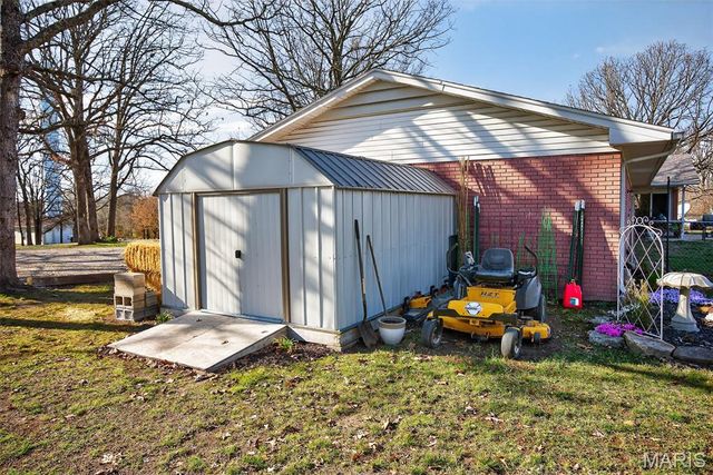 22762 Post Oak Lane, Lebanon, MO 65536