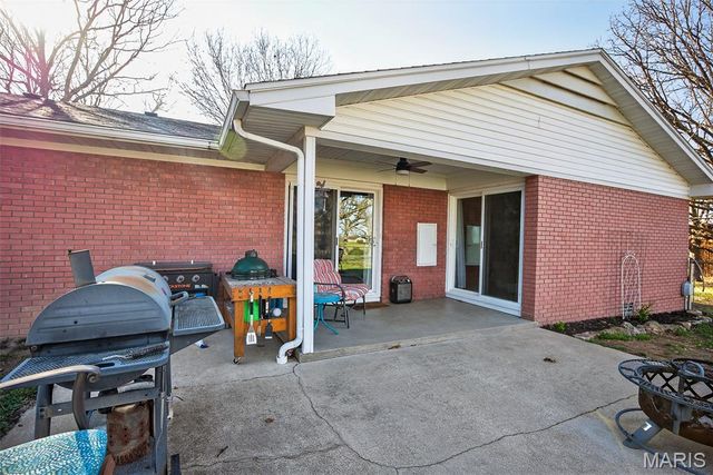 22762 Post Oak Lane, Lebanon, MO 65536