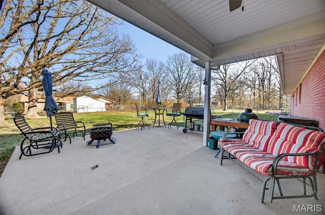 22762 Post Oak Lane, Lebanon, MO 65536