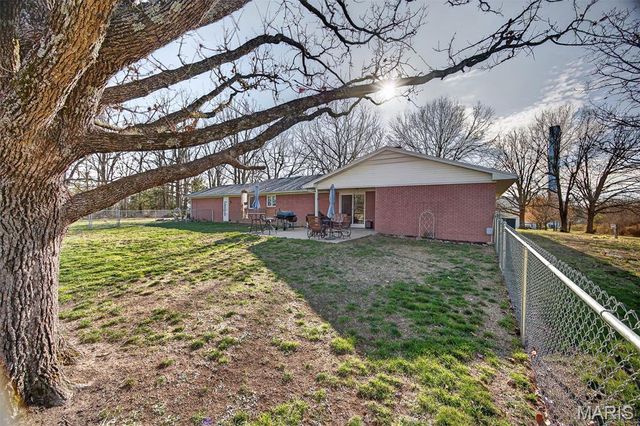 22762 Post Oak Lane, Lebanon, MO 65536