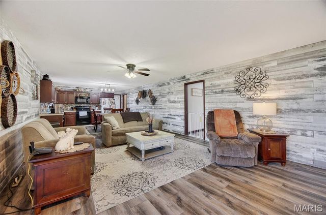 22762 Post Oak Lane, Lebanon, MO 65536