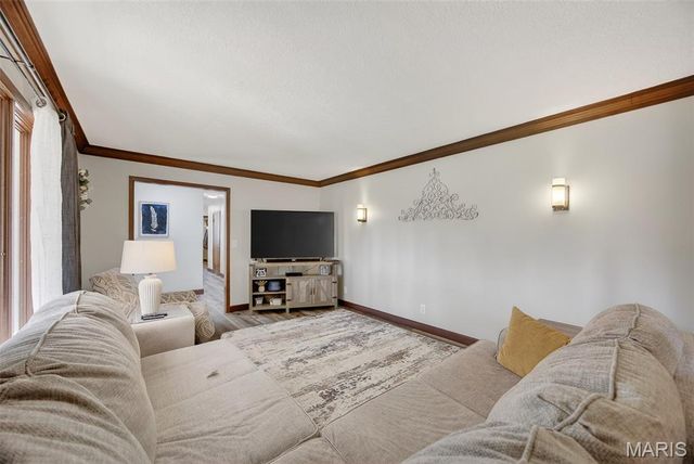 22762 Post Oak Lane, Lebanon, MO 65536