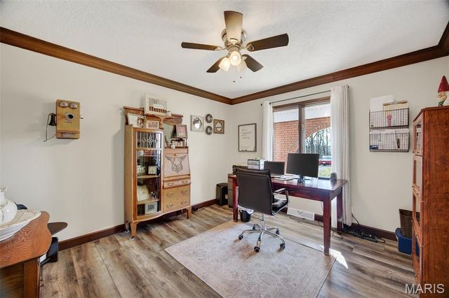 22762 Post Oak Lane, Lebanon, MO 65536