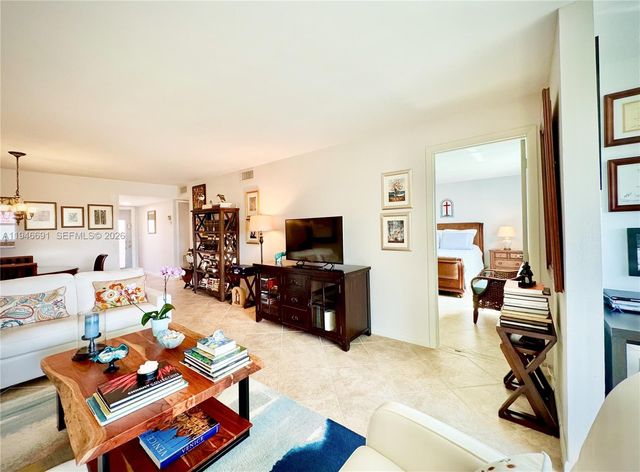 9501 Sunrise Lakes Blvd 306, Sunrise, FL 33322