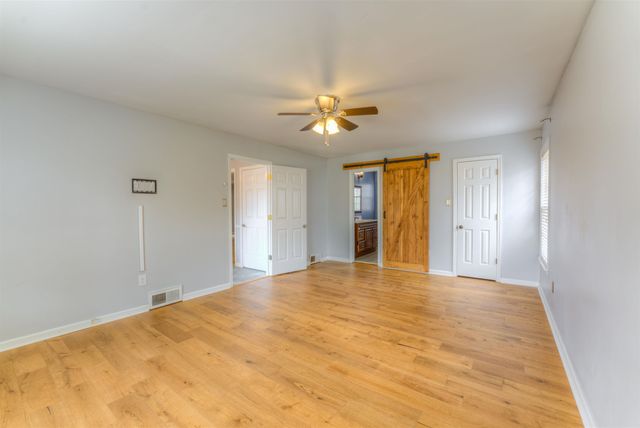 2110 WOODSIDE DR, Germantown, TN 38138