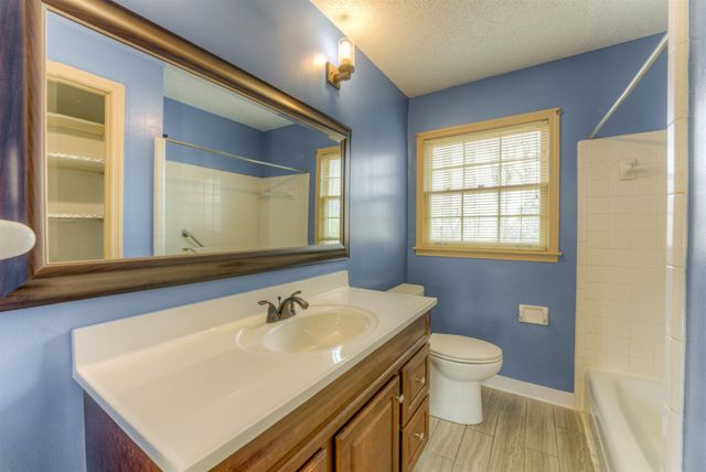 2110 WOODSIDE DR, Germantown, TN 38138