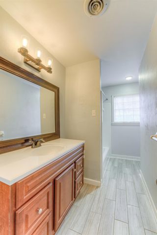 2110 WOODSIDE DR, Germantown, TN 38138