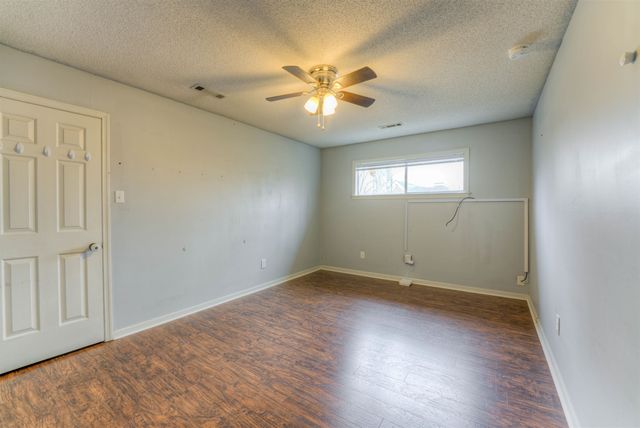 2110 WOODSIDE DR, Germantown, TN 38138