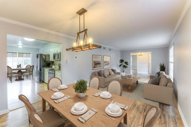 2110 WOODSIDE DR, Germantown, TN 38138