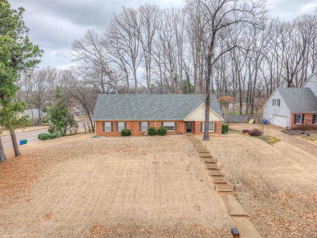 2110 WOODSIDE DR, Germantown, TN 38138