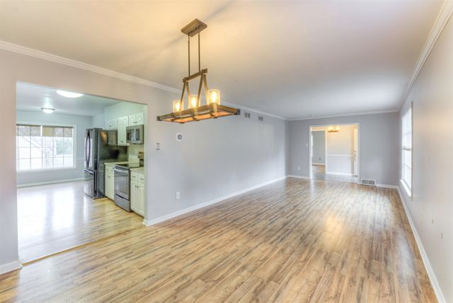 2110 WOODSIDE DR, Germantown, TN 38138