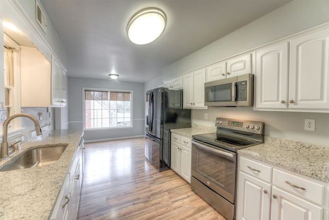 2110 WOODSIDE DR, Germantown, TN 38138