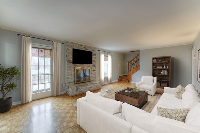 2110 WOODSIDE DR, Germantown, TN 38138