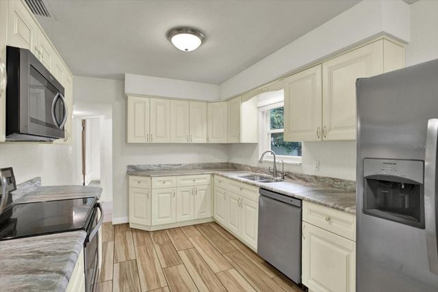8567 RIDGE ROAD, Seminole, FL 33772