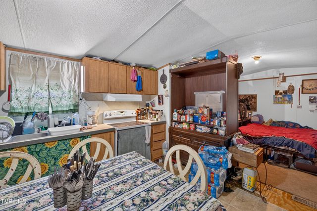 2087 Bullen Valley Road, Thorn Hill, TN 37881