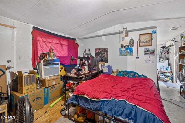 2087 Bullen Valley Road, Thorn Hill, TN 37881