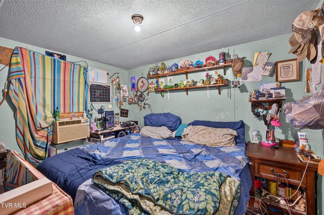 2087 Bullen Valley Road, Thorn Hill, TN 37881