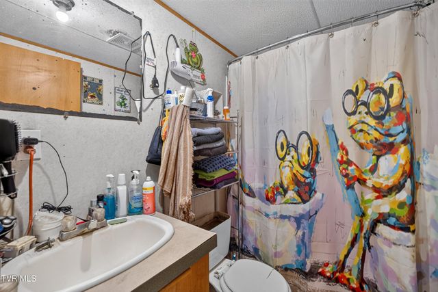 2087 Bullen Valley Road, Thorn Hill, TN 37881