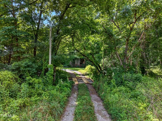 2087 Bullen Valley Road, Thorn Hill, TN 37881