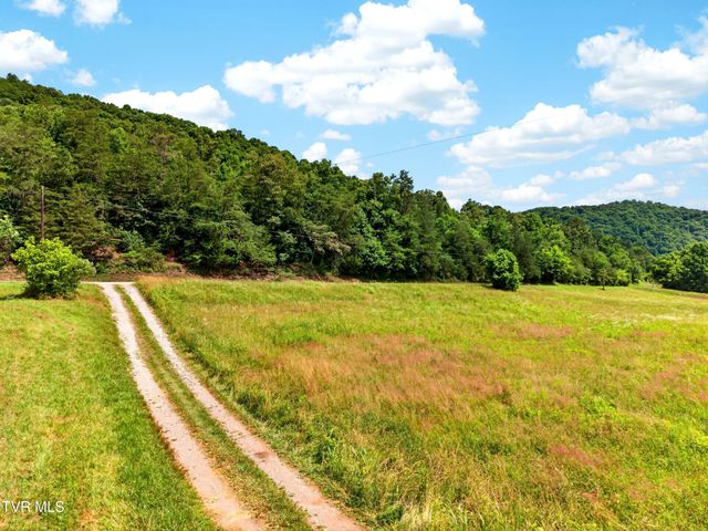2087 Bullen Valley Road, Thorn Hill, TN 37881