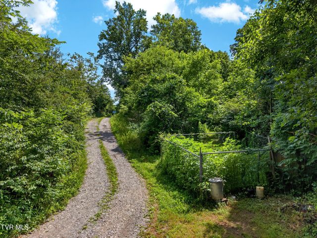 2087 Bullen Valley Road, Thorn Hill, TN 37881