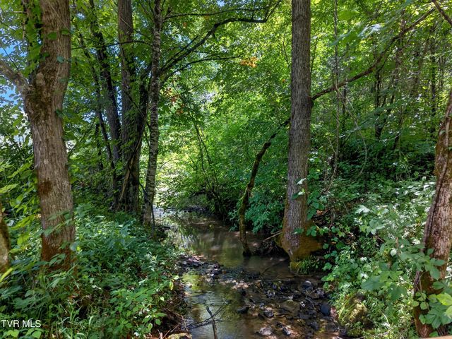 2087 Bullen Valley Road, Thorn Hill, TN 37881