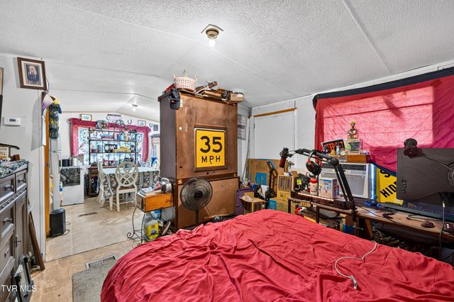 2087 Bullen Valley Road, Thorn Hill, TN 37881