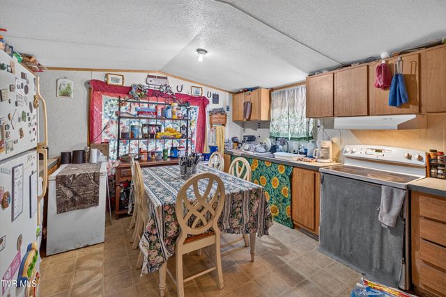 2087 Bullen Valley Road, Thorn Hill, TN 37881