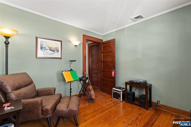 46 Payne Avenue, Midland Park, NJ 07432