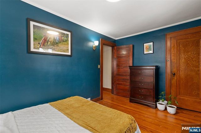 46 Payne Avenue, Midland Park, NJ 07432