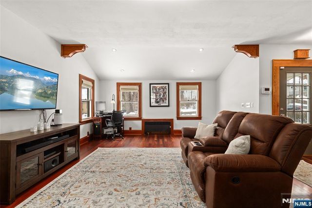 46 Payne Avenue, Midland Park, NJ 07432