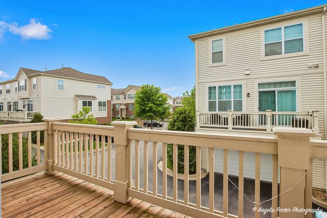 101 Lexington Lane, Rolling Meadows, IL 60008