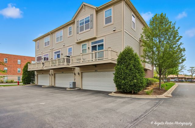101 Lexington Lane, Rolling Meadows, IL 60008