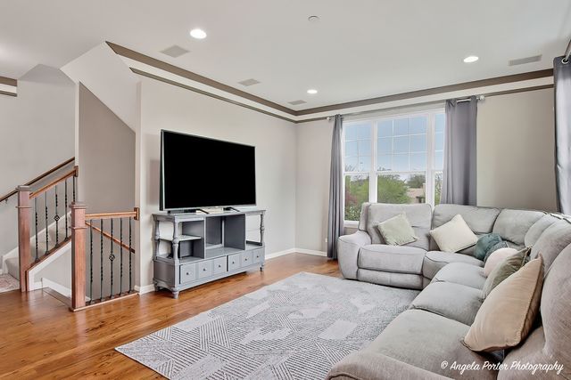 101 Lexington Lane, Rolling Meadows, IL 60008