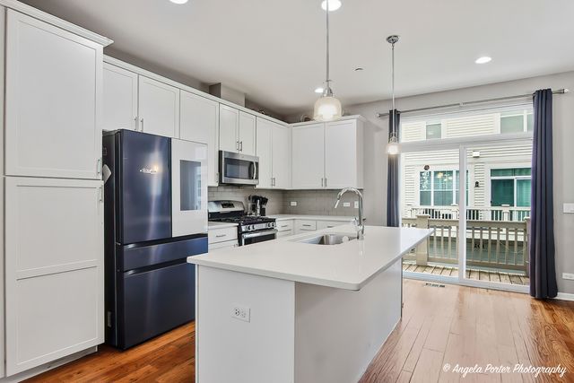 101 Lexington Lane, Rolling Meadows, IL 60008