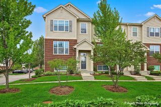 101 Lexington Lane, Rolling Meadows, IL 60008