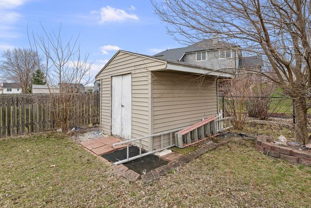 1338 W 61st Street, Davenport, IA 52806