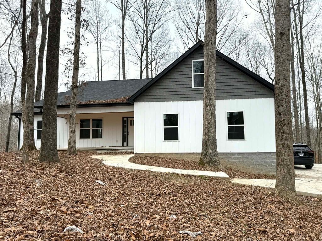 72 Periwinkle Path, Leoma, TN 38468