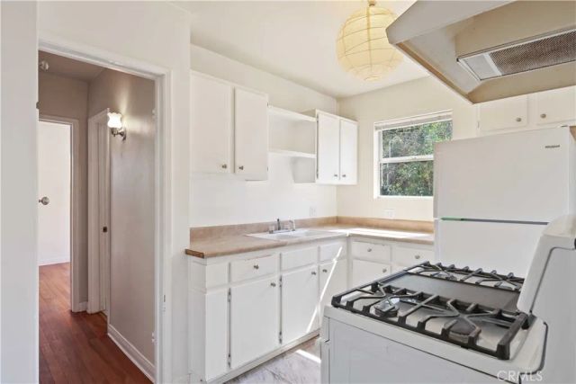 5940 Cedros Avenue, Van Nuys, CA 91411