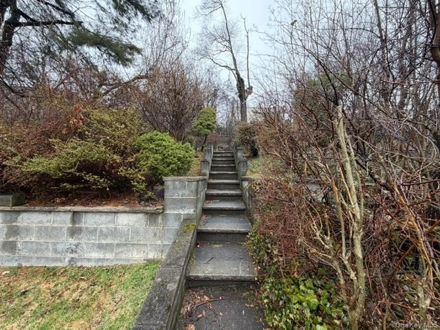 207 Morsemere Avenue, Yonkers, NY 10703