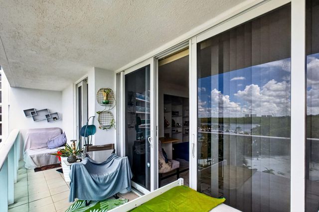 100 BAYVIEW Drive 620, Sunny Isles Beach, FL 33160