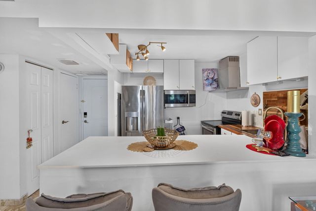 100 BAYVIEW Drive 620, Sunny Isles Beach, FL 33160