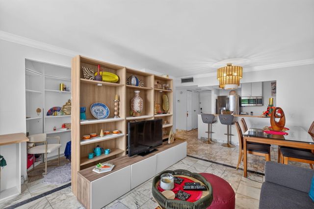 100 BAYVIEW Drive 620, Sunny Isles Beach, FL 33160