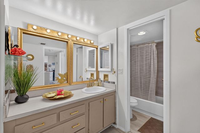 100 BAYVIEW Drive 620, Sunny Isles Beach, FL 33160
