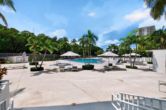100 BAYVIEW Drive 620, Sunny Isles Beach, FL 33160