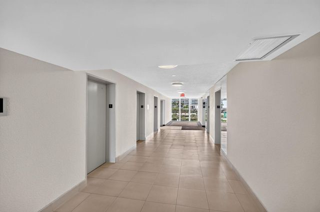 100 BAYVIEW Drive 620, Sunny Isles Beach, FL 33160