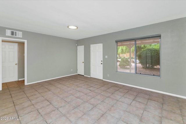 1127 S UNA Avenue, Tempe, AZ 85281