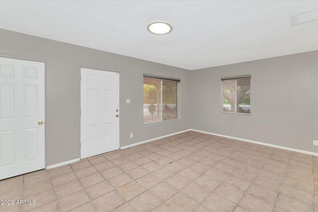 1127 S UNA Avenue, Tempe, AZ 85281