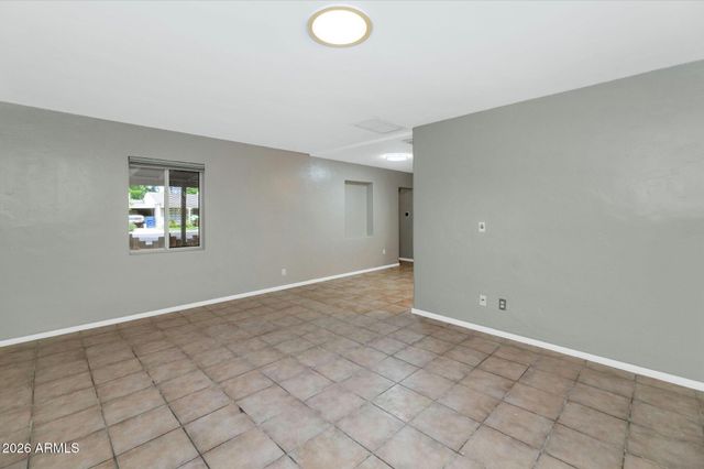 1127 S UNA Avenue, Tempe, AZ 85281